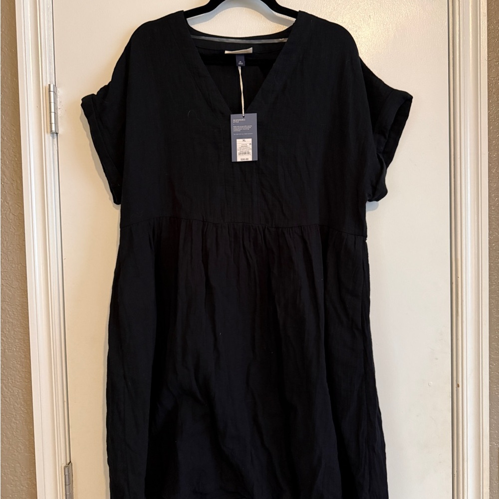 Universal Thread Black V-Neck Midi Dress